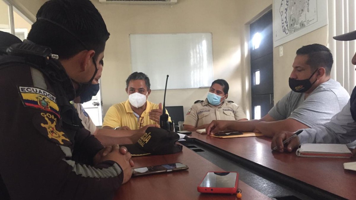 Encuentro. La comunidad de Bellavista y Jardines del Salado durante su cita con la Policía.