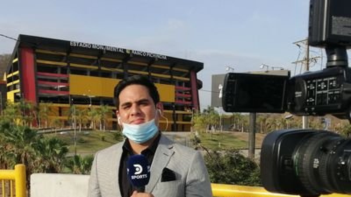 Diego Ordinola, periodista deportivo, sufrió un robo ante las cámaras.