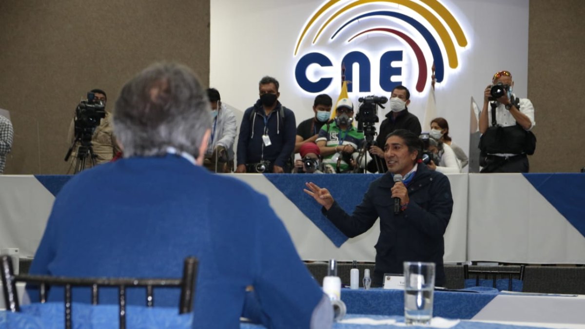 Lasso y Pérez se reunieron este 12 de febrero en el auditorio del Consejo Nacional Electoral.