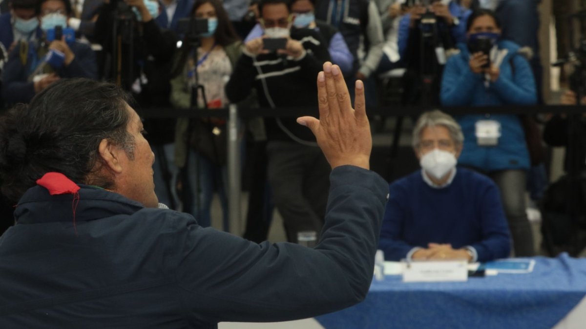 ¿Enemigos? Guillermo Lasso propuso tener una relación política personal. Yaku Pérez respondió que la amistad requiere confianza, y que no es el caso.