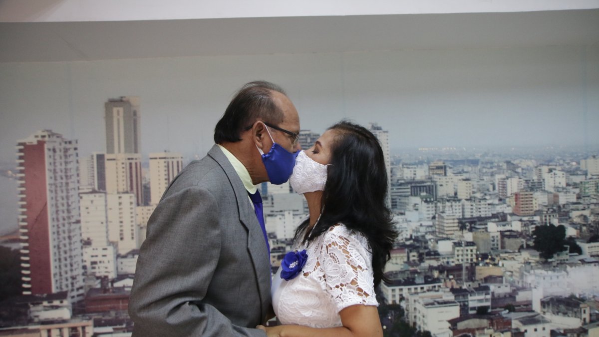 Néstor Romero y Rita Chacón quienes se casaron en los primeros días de febrero de 2021.