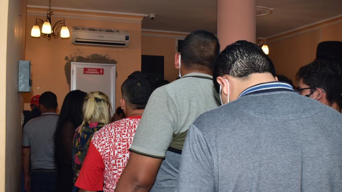 La Policía Nacional intervino una fiesta clandestina en el sur de Guayaquil.