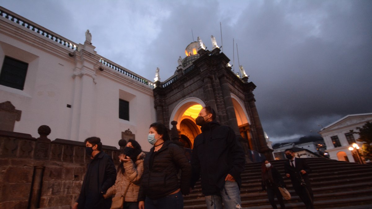 El colectivo Mediarte organizo la ruta  'Del amor y otros demonios por el centro de Quito'.