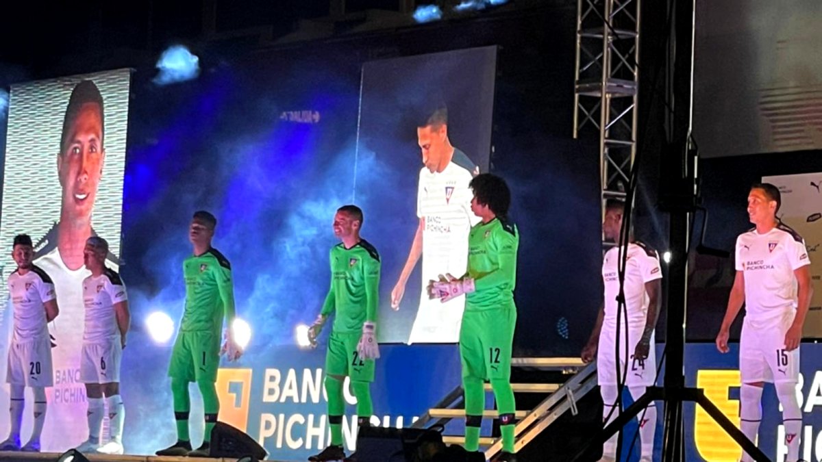 Los albos presentaron a los jugadores con los que disputarán el torneo local y la Copa Libertadores.