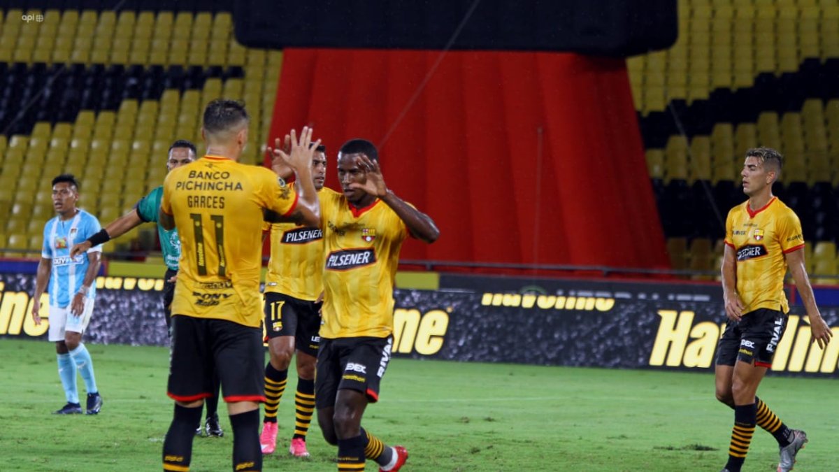 Barcelona empató en su Noche Amarilla.