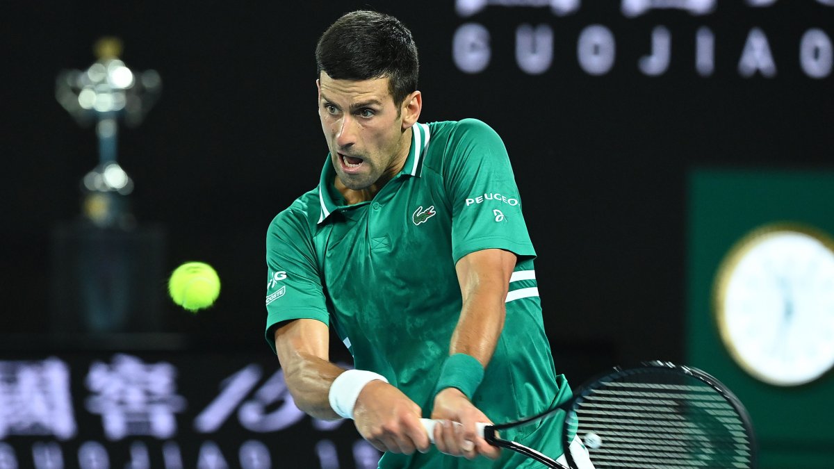 Novak Djokovic durante su juego de cuartos de final del Australia Open, ante Alexander Zverev