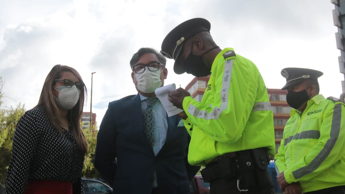 Los abogados de los involucrados en la compra de pruebas, en Quito, llegaron hoy a la audiencia.