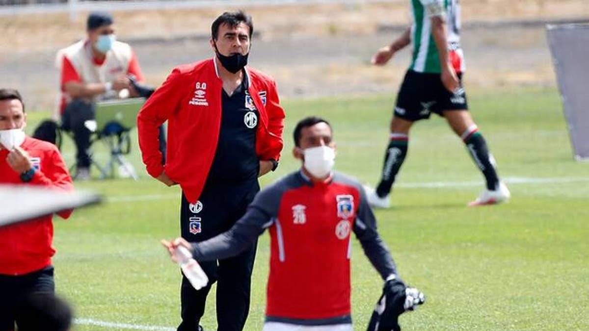 Gustavo Quinteros tendrá una prueba de fuego mañana para salvar al Colo Colo del descenso.