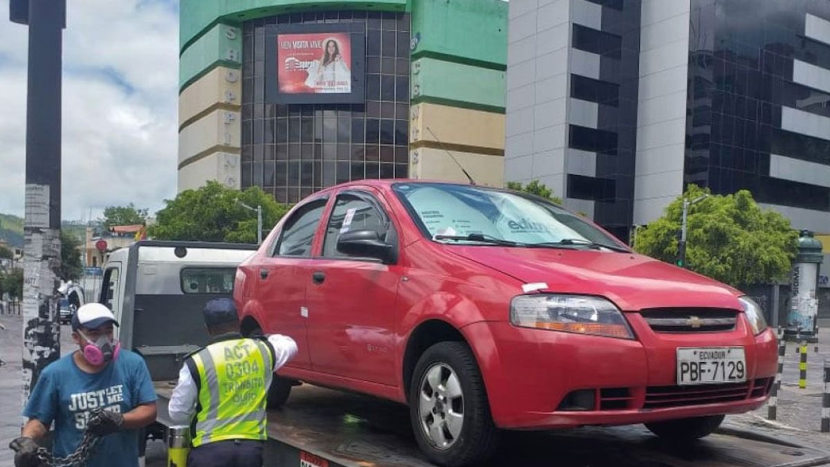 Hoy iniciaron los operativos para controlar que se respeten las normas del 'Hoy no circula'.