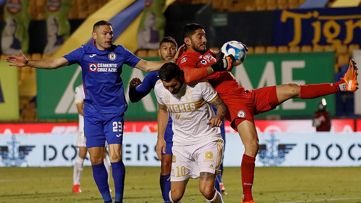 Tigres estrenó su condición de subcampeón del mundo con una derrota en México.