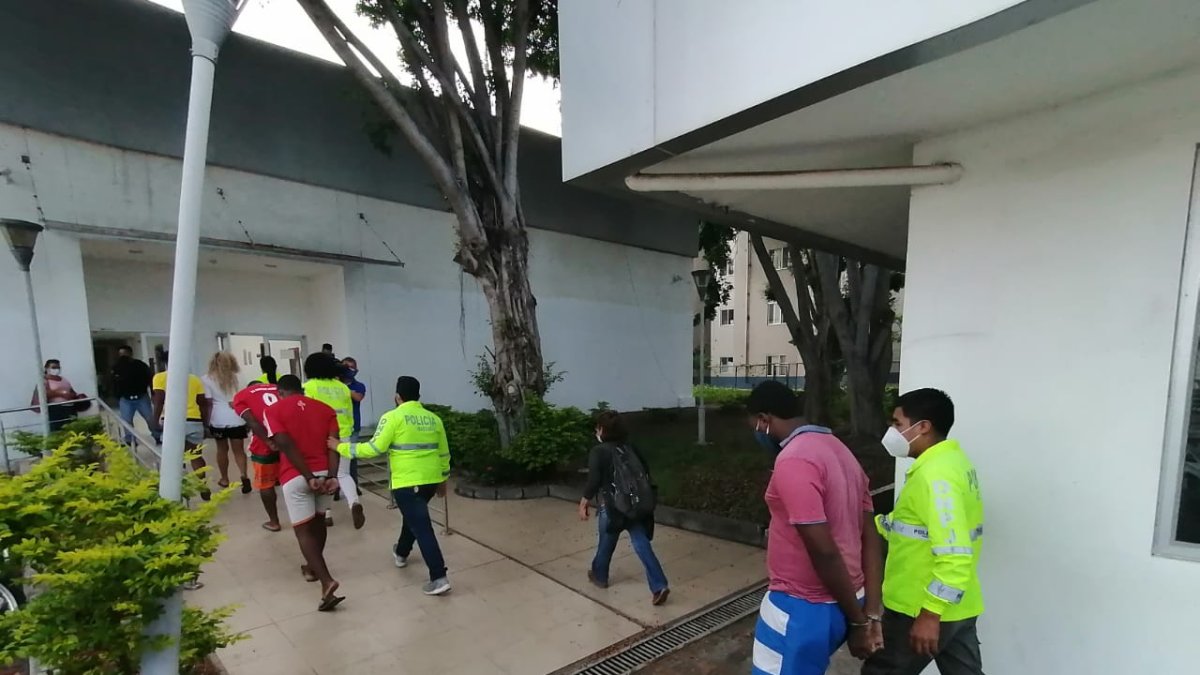 Los sospechosos fueron trasladados a las instalaciones de la Policía Judicial.