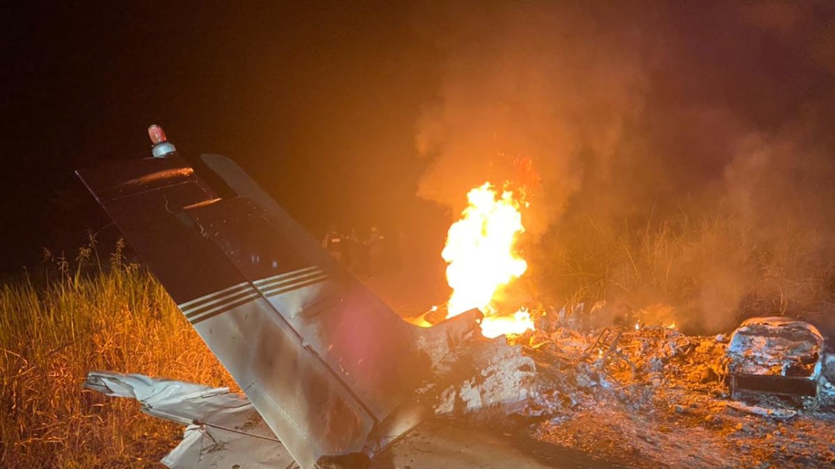 Incinerada. Una avioneta incinerada en el sector de San Lorenzo, Esmeraldas.