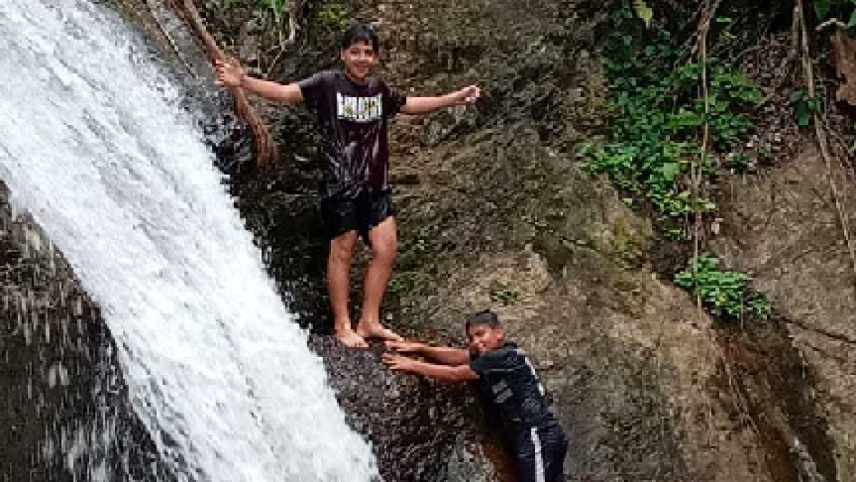 Paraje. La cascada de Cune Porotillo es uno de los sitios turísticos más visitados en la zona rural. El turista puede disfrutar del mágico lugar
