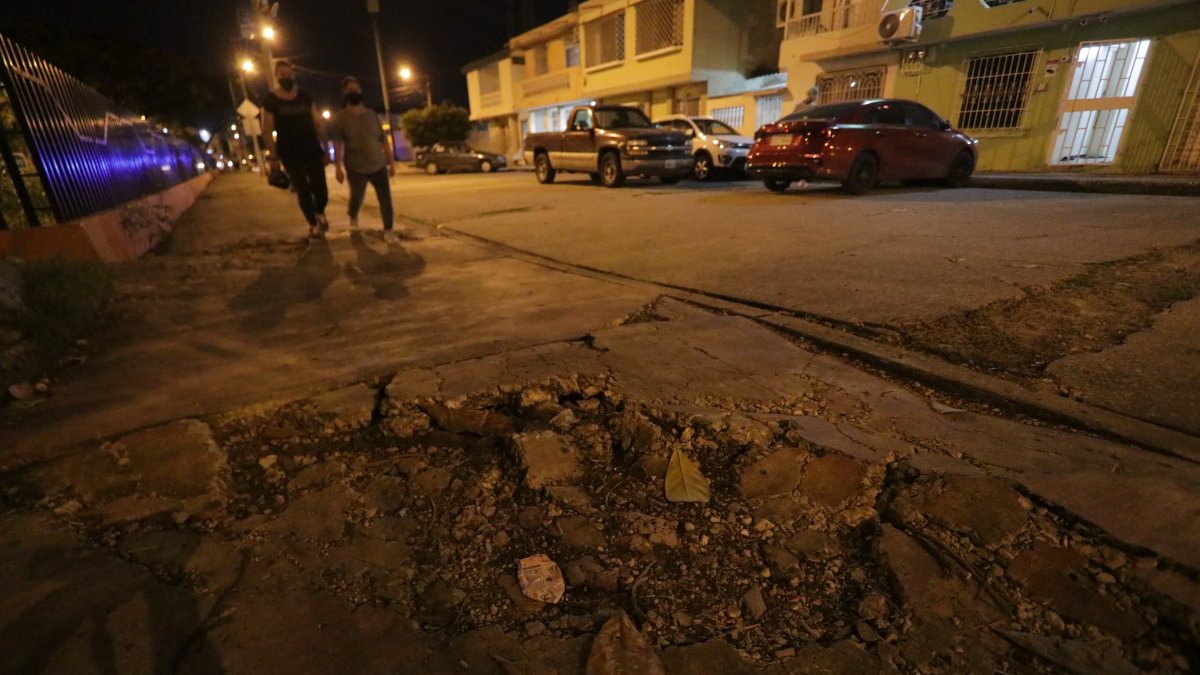 Inseguridad. Quienes habitan en la ciudadela coinciden en que hay puntos en los que les atemoriza cruzar por la venta y consumo de droga. Ahí han colocado luminarias en sitios oscuros.