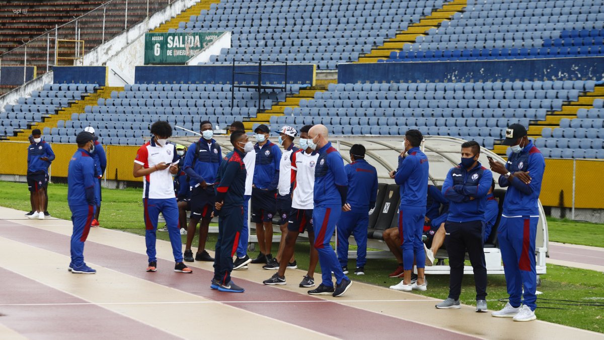 Los jugadores de Olmedo llegaron al estadio Olímpico Atahualpa pero no saltaron a la cancha
