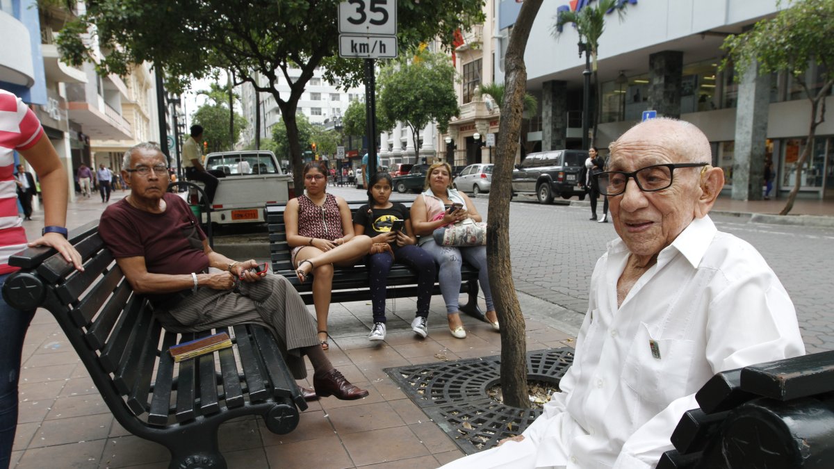 El nonagenario es leyenda en la urbe porteña.