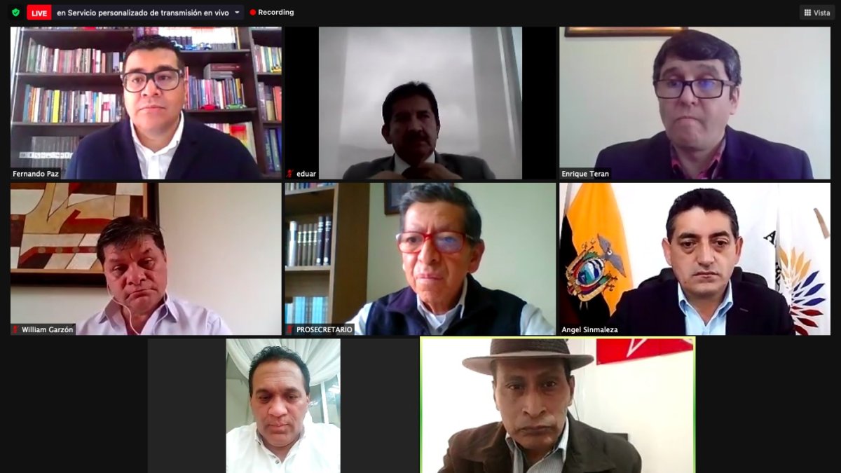 La comisión legislativa de Derecho a la Salud, convoco ayer a Eduardo Zea, presidente de la Conamei, ente que resolvió excluir un grupo de fármacos del cuadro básico de medicamentos.