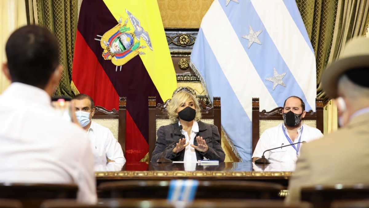 La alcaldesa Cynthia Viteri pidió el pasado 18 de febrero el permiso para la importación de vacunas.