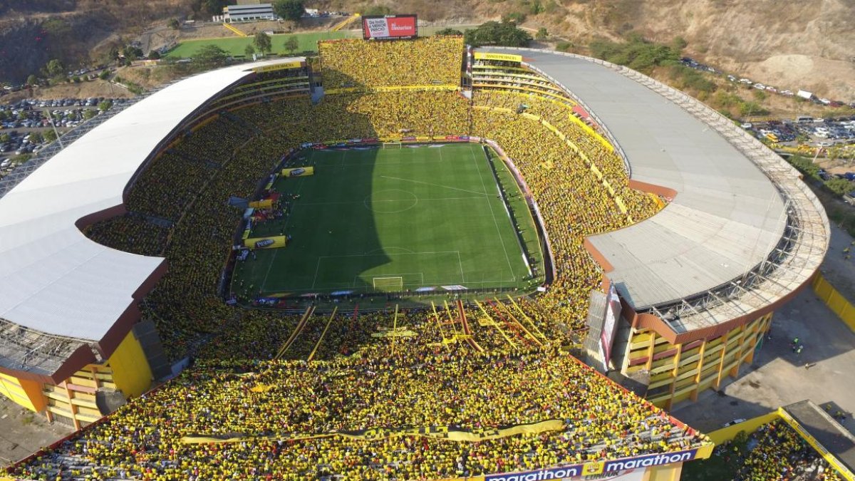 El Monumental acogió las finales del Copa Libertadores en los años 1990 y 1998.