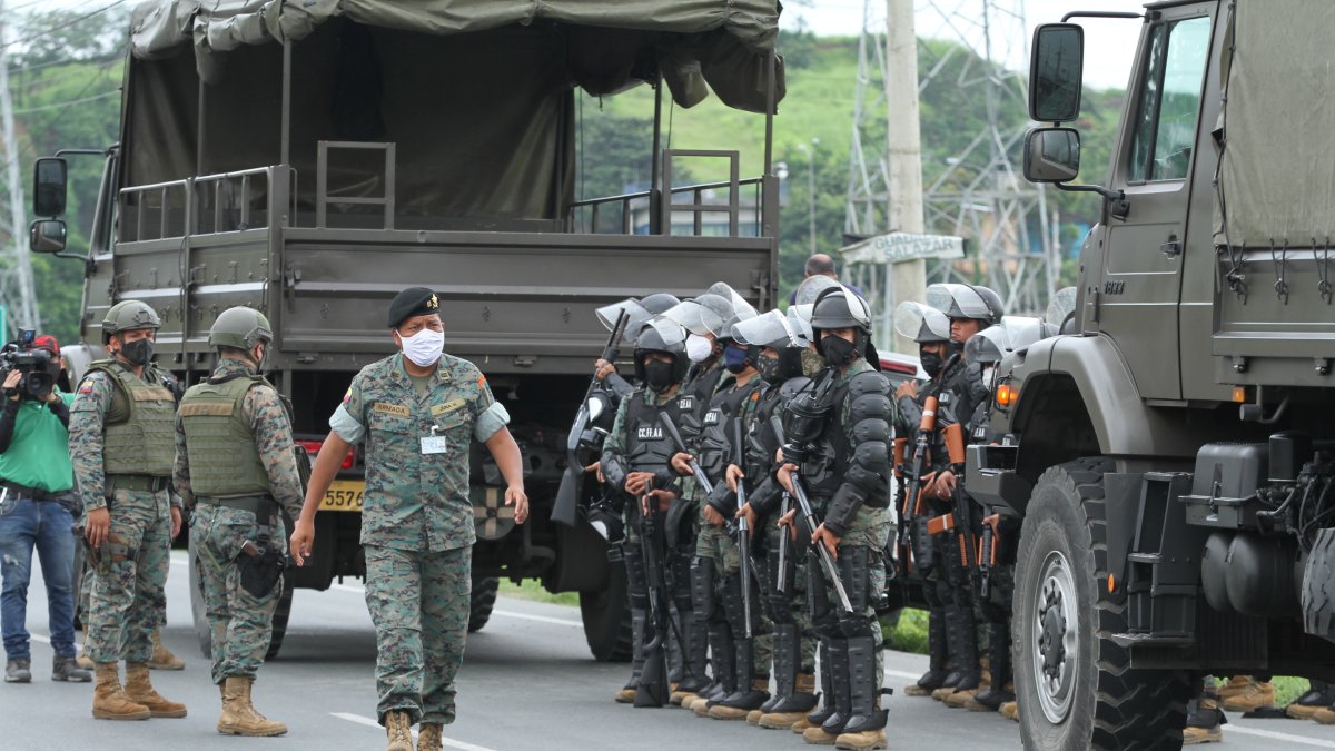 Personal militar fue desplegado en todas las cárceles para colaborar en las acciones que emprendió la Policía para controlar la situación.