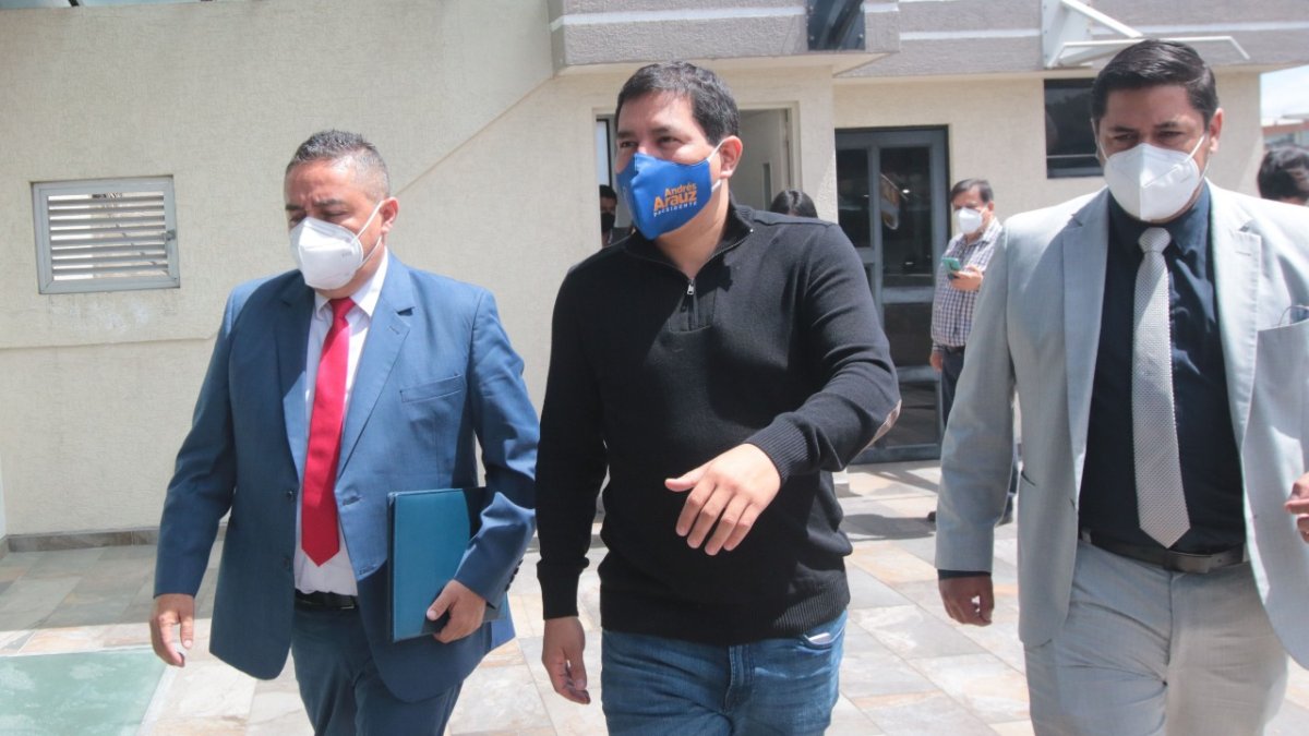 El encuentro entre Arauz y la AME se produjo en la sede de Unes en el norte de Quito. Los alcaldes esperan reunirse con Guillermo Lasso.