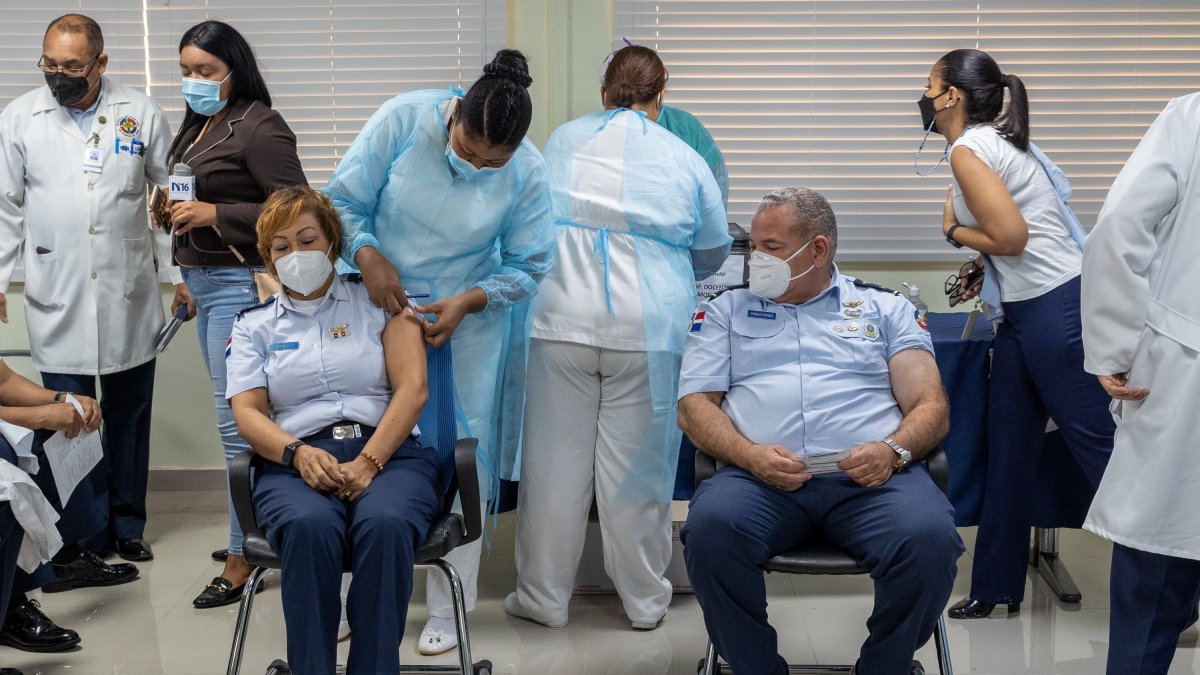 Trinidad y Tobago administró la pasada semana las primeras 2.000 vacunas contra la covid-19.