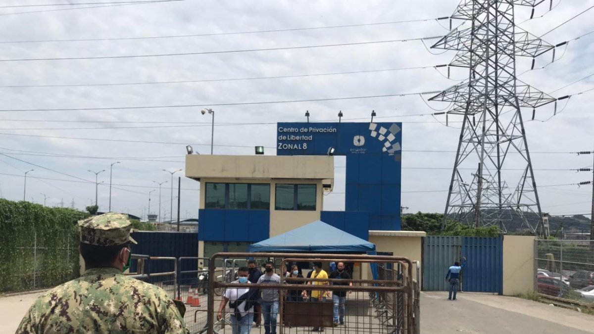 Según dos trabajadoras, de las primeras en salir, manifestaron a Expreso que el nuevo disturbio fue provocado por los prisioneros que sufren enfermedades catastróficas.