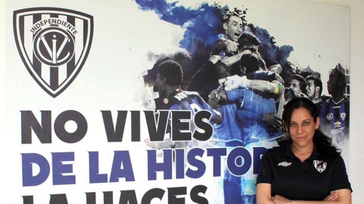Wendy Montiel, es la doctora del equipo de fútbol de Sangolquí.