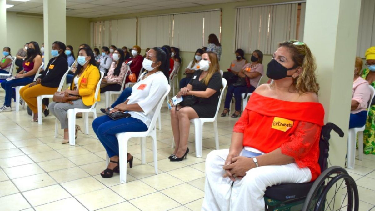 Las integrantes del Consejo Consultivo de Mujeres de Guayaquil en el evento de la conformación de este espacio.