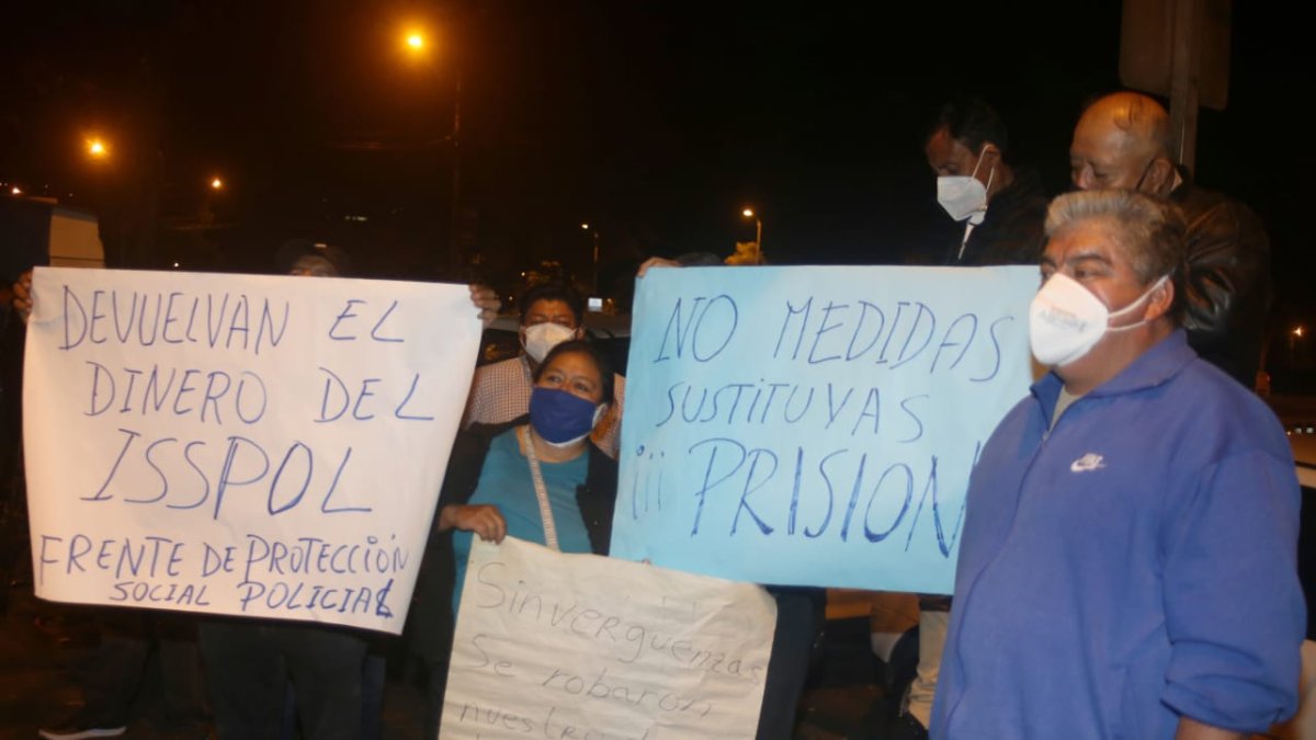 Protesta. El miércoles pensionistas hicieron un plantón en Flagrancia.