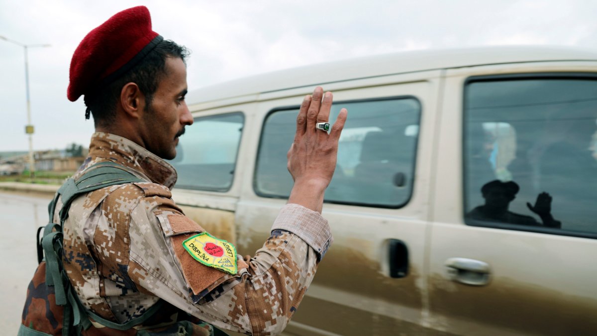 Al menos 22 milicianos proiraníes muertos en bombardeo de EEUU en Siria, según el Observatorio.