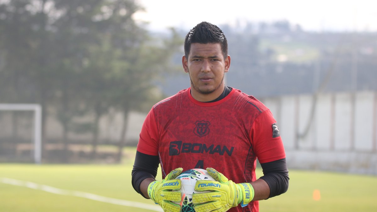 Walter Chávez, arquero de Técnico, se prepara con optimismo para lo que será su duelo ante Barcelona.