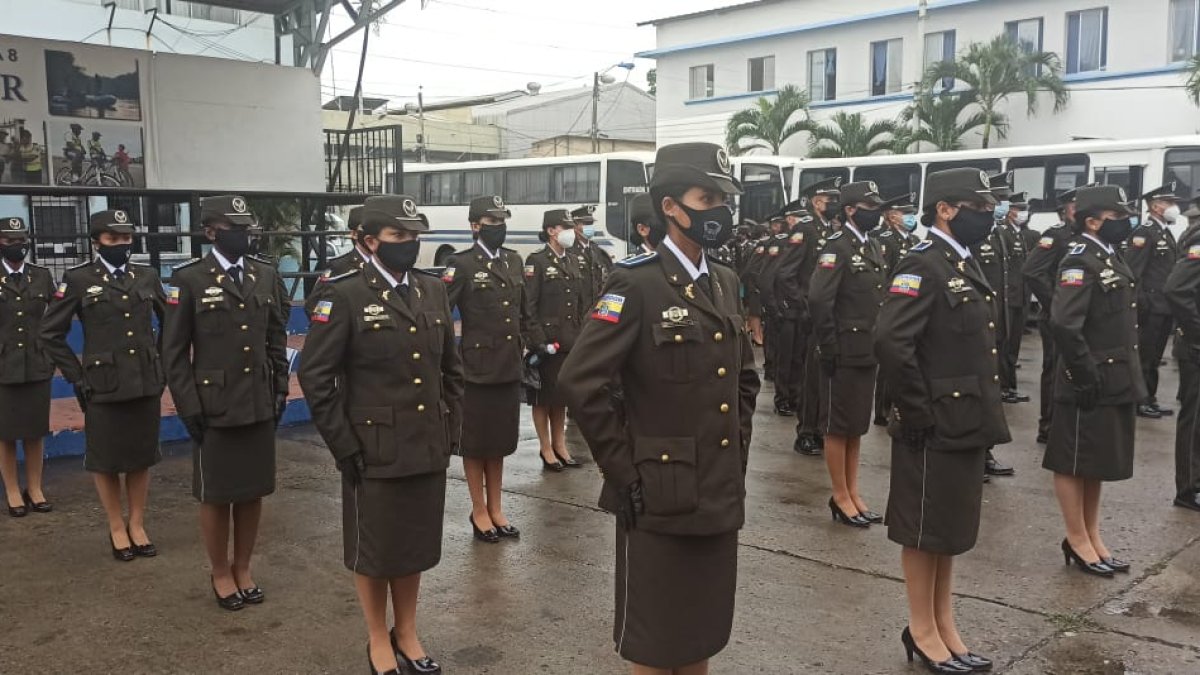 Personal. Los nuevos policías fueron recibidos por el comandante César Zapata, en el Cuartel Modelo.