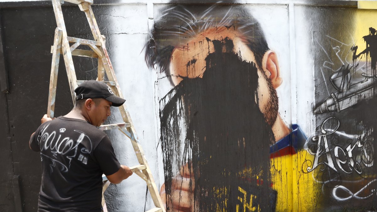 En las paredes del estadio Pablo Sandiford se pintó el mural en homenaje a Efraín Ruales.