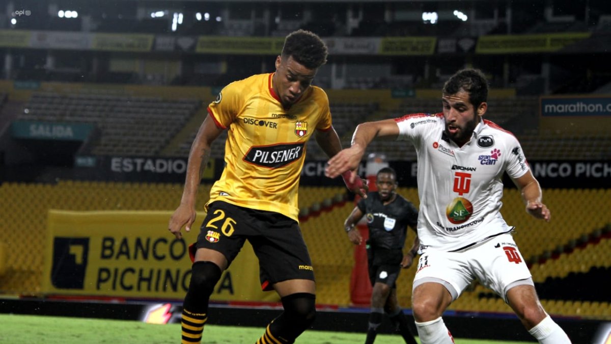 Barcelona ganó 3-0 a Técnico Universitario.