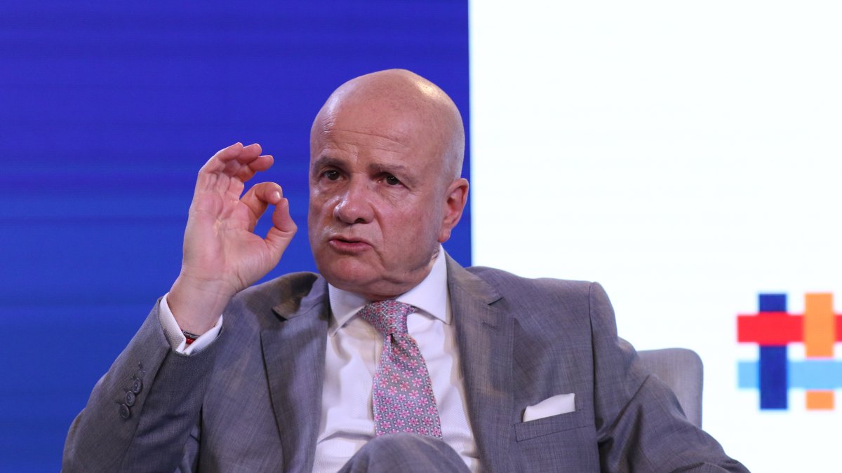 El candidato vicepresidencial pidió disculpas por expresiones en una entrevista.