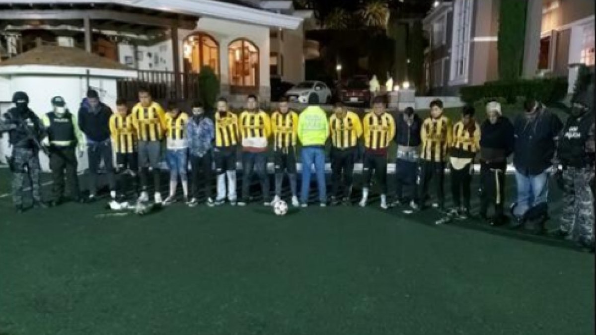 Sospechosos. Con uniformes deportivos con la denominación 'Club El Cartel' pretendían robar dos casas en Ambato.