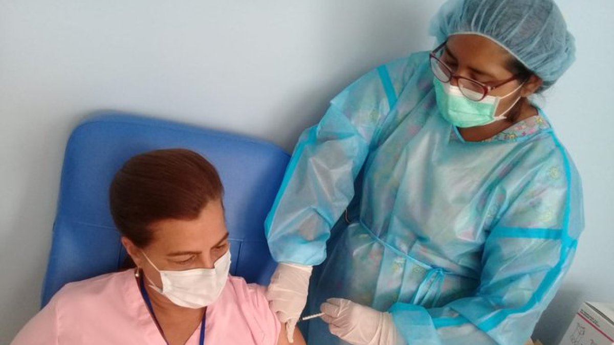 Doctoras y enfermeras de Galápagos fueron vacunadas a finales de la semana pasada.