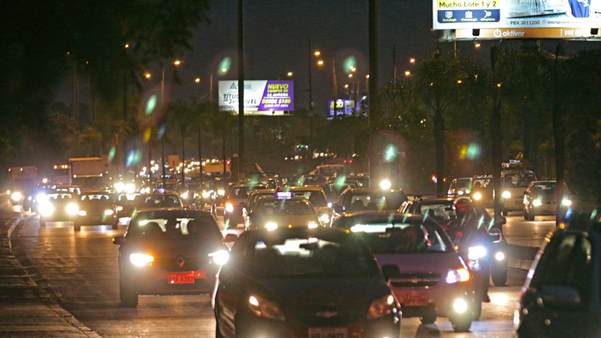 Embotellamientos. La congestión vehicular se intensifica en el ingreso de la ciudadela, sobre todo en las horas pico, y se extiende hasta más de las 20:00.