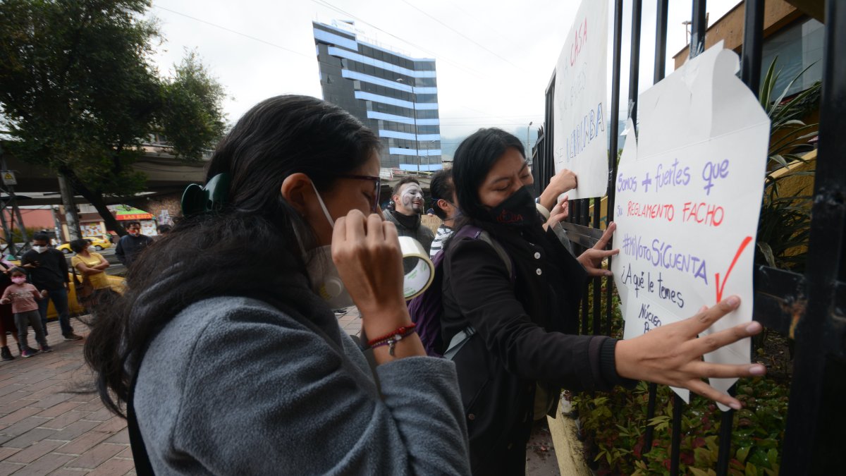 Los gestores, todos miembros del RUAC, piden transparencia en el proceso electoral tras cambios reglamentarios que consideran ilegales.