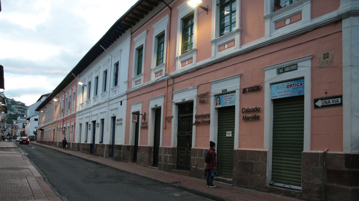 Las calles, cuando cae la tarde, se van quedando sin gente. Antes no ocurría esto.