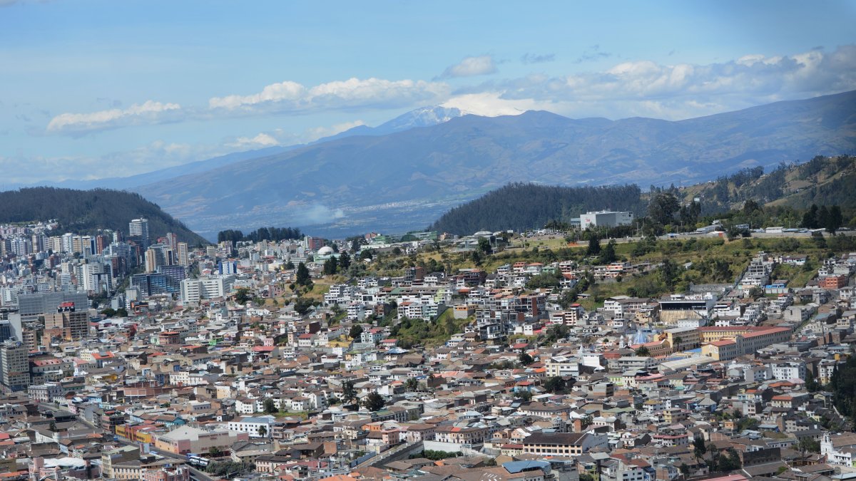 Vista panorámica de la ciudad de Quito, capital de Ecuador.