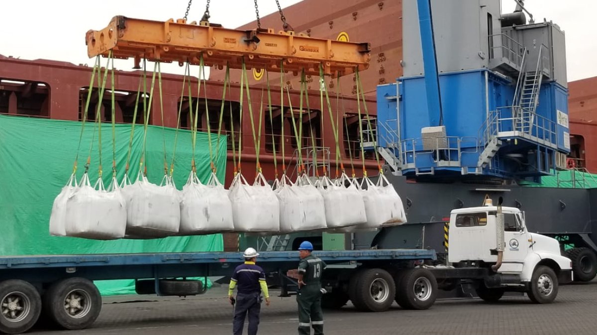 Exportación ecuatoriana de concentrado de cobre en ‘big bags’ en los que se almacena el mineral.