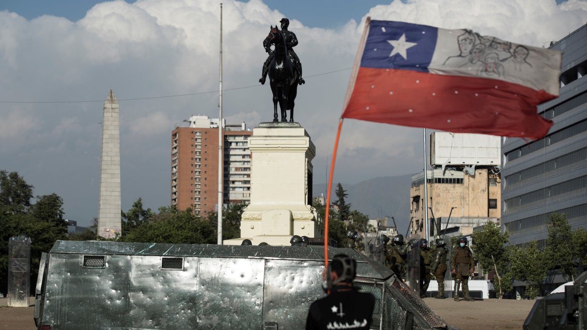 Conmoción en Chile por la muerte de un niño y una niña baleados en la capital.