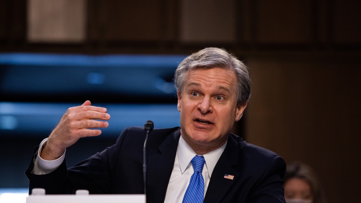 El director del FBI, Christopher Wray, testifica ante el Comité Judicial del Senado en el Capitolio, en Washington (EE.UU.).