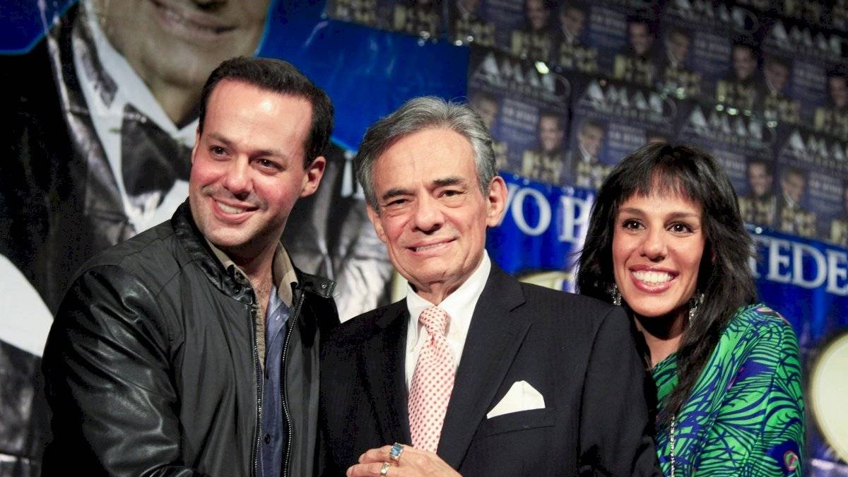 Marysol con José Joel y su padre.