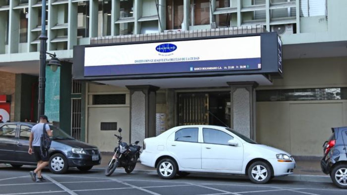 Los mismos funcionarios que operaban en la Bolsa de Valores (BVG)pertenecían al Los mismos funcionarios que operaban en la Bolsa de Valores (BVG) pertenecían al Decevale.