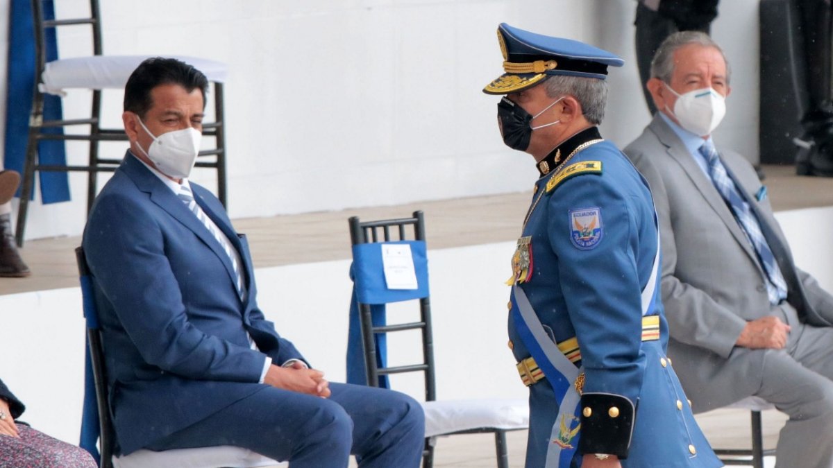 Ceremonia. El ministro Patricio Pazmiño y el comandante Patricio Carrillo durante el aniversario de profesionalización de la Policía.