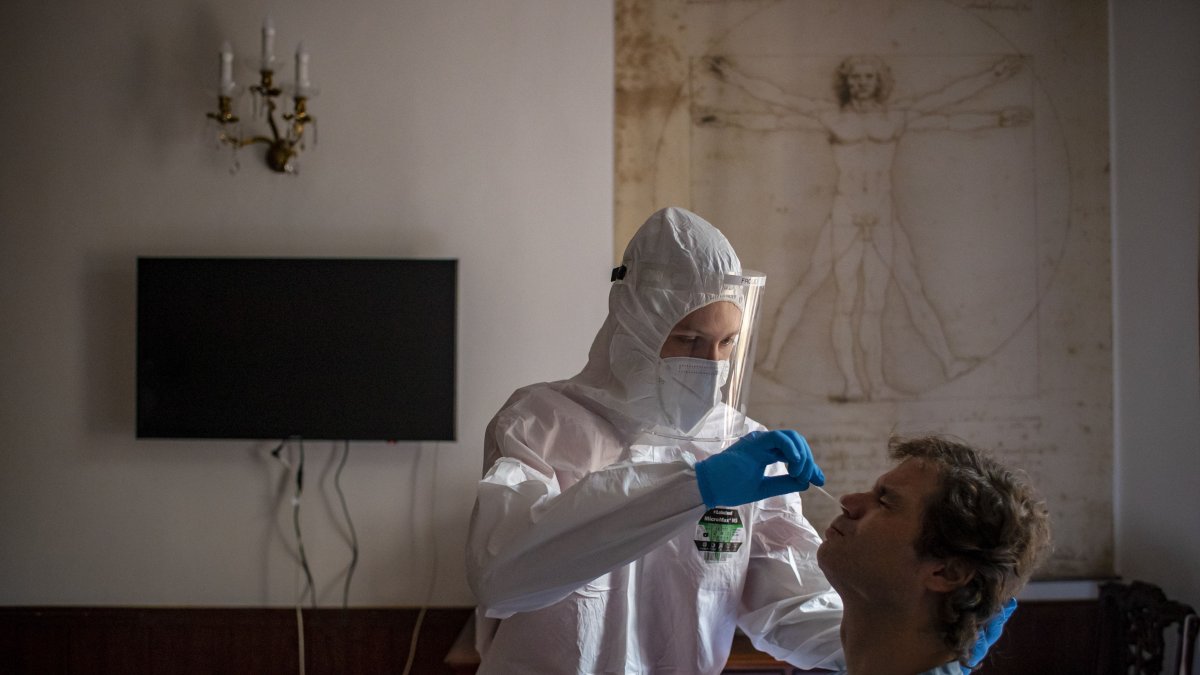 Un informe también detalló que en la última semana se detectó la variante británica del coronavirus en cinco países más.