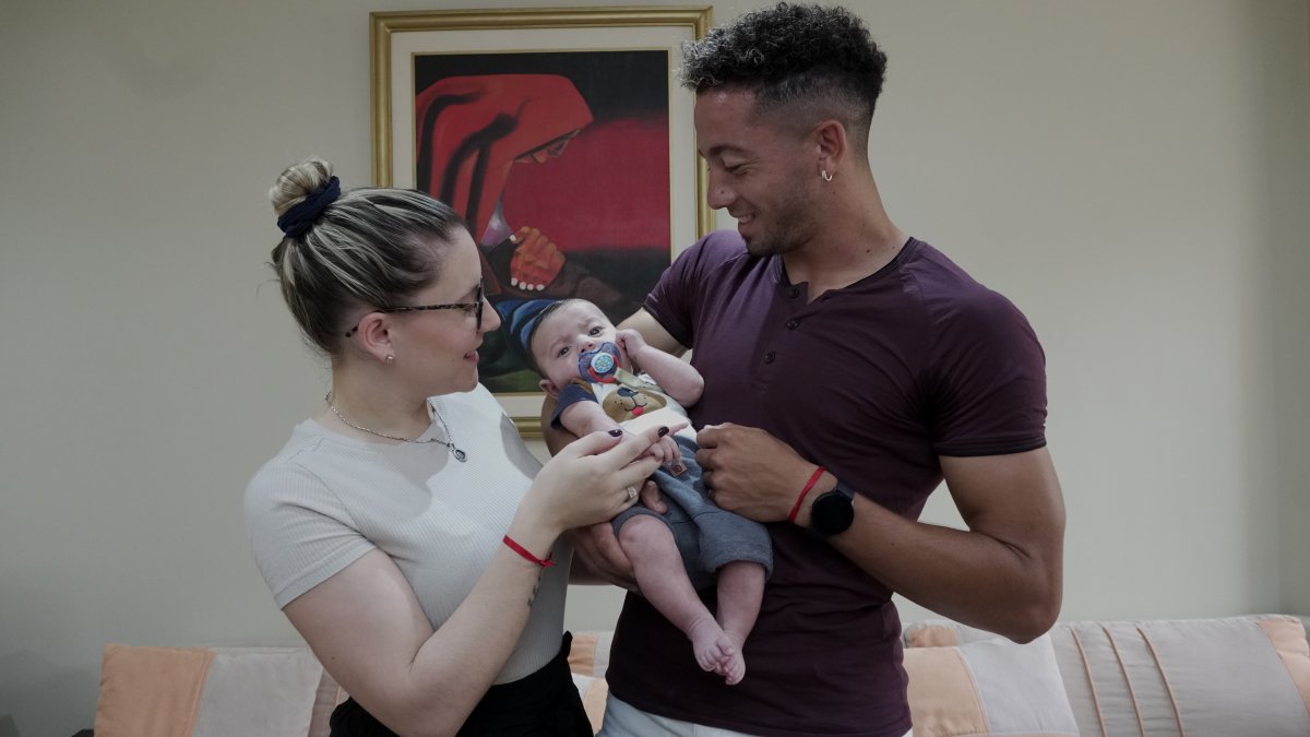 Mauro Da Luz recibió a EXPRESO en su domicilio con su esposa Melanie y su hijo Franco.